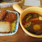 カリー小屋 - コロッケカリーのじゃこカツトッピング