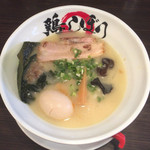 鶏しぼりラーメン こころ - ★★☆☆☆ 究極の鶏しぼりラーメン、890円。こだわり卵の味玉、100円。