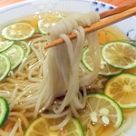 蕎麦切り 旗幟 - すだちそば（温）1,030円