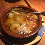 目白スペインバル - 小エビとホワイトアスバラの陶版焼