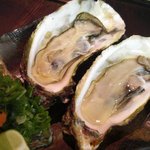 あぷちゃ - 殻付きの新鮮なカキをあぷちゃ自家製ポン酢か、酢だちでどうぞ。