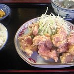 町の小さな食堂 日天 - 唐揚げ定食＋ミニ水餃子