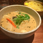 イエロー - 水餃子カリー 辛さ2番 ライス大盛り ¥900