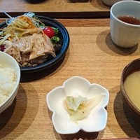 京都石塀小路豆ちゃ 日本橋 - 本日のお肉とおばんざい御膳