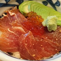 京都石塀小路豆ちゃ 日本橋 - 漬けマグロとアボカドの胡麻だれどんぶり