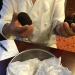 趙楊 - 2016年9月中旬。事前打ち合わせ。直送されたばかりの黒トリュフ（四川産）