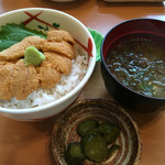 うに むらかみ - 味噌汁と漬物付です