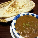 オンボンボ - マトンカレーとナンです　ナンはふっくら