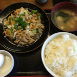 おふくろ亭 - 白ホル定食 ニンニク 大飯 500円