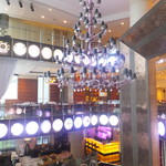 Sofitel - 吹き抜けシャンデリア
