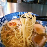 FLAT HAND フジ家 - 独特のストレート細麺