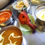 ニューガネーシャ - レディースセットのエビカレー&キーマカレー５辛