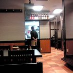 鶏料理 川 - 厨房は商店街に面していて持ち帰り対応