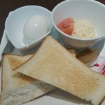 カフェラリー - モーニングトースト、５１５円。