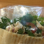 ヴィ・ド・フランス　エクスプレス - イタリアンハーブチキンピタ ラッピング