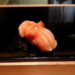 鮨小山 - 旬のはしりの赤貝