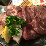 Yakiniku Shichirinya - 超厚切り牛タン(*_*)