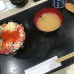 築地一功 - 特製やみつき丼(1008円)