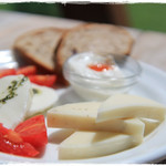 長門牧場 - 自家製チーズの盛り合わせ