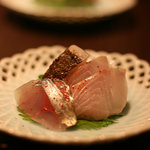 本濱 - お刺身　イサキ炙り、タカノハダイ、銀亀アジ