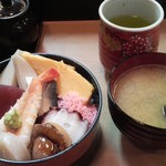 Rokubee Sushi - ちらし\800