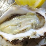 久村の酒場 - 岩がき(アップ)