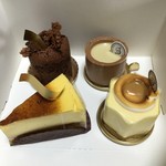 Patisserie TATSUHITO SATOI - 手前右がハニーハント、左がベイクドチーズケーキ