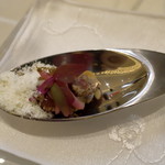 クイントカント - 馬肉のタルタルとホワイトチョコレート