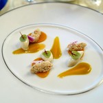トゥールダルジャン 東京 - 毛蟹ヴァバロアと桃のソース
                                苦手なセロリの変わりにアンディーブに変えて頂きました