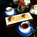 トゥールダルジャン - お茶はシガールームに移って頂きました