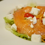 Italiano - Italian Bar & Restaurant - サーモンとチーズのサラダ