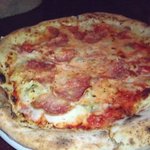MOX - サラミとゴルゴンゾーラチーズのピッツァ