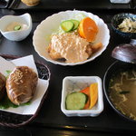 魚山亭 - 肉巻きおにぎり定食