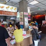 陳家蚵捲 - 入口のレジで注文。ご飯などの早いものはその場で受け取り、時間のかかるものは番号を聞き、電光表示に番号が出るのを待ちます。