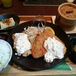 小樽食堂 - コンビランチ  880円税込
(タルタルチキン南蛮＆タルタルアジフライ)