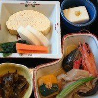 ラ・プラージュ - 卵焼きは、やさしい味。右上は、おとうふ。