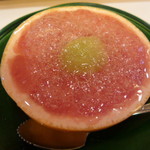 山玄茶 - グレープフルーツとマスカットの上に白ワインのジュレ