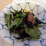 山玄茶 - ご飯のお供　ひじきと水菜、パプリカとローストポークが和えてあります