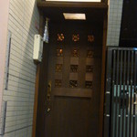 BAR TALISKER - ビルの1階　少し奥まった入り口です