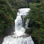 Yodo No Chaya Miroku Tei - 上の観瀑台から。秋は紅葉が綺麗で、冬は凍瀑のロッククライミングの名所に。