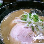 麺処 にそう - 煮干し醤油、麺少なめ
      スープを飲み干したいので