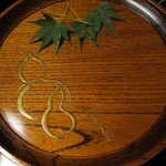 瓢亭 - 瓢箪紋欅塗盆