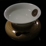 瓢亭 - 銭形の猪口と黄瀬戸の杯台