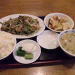 鳳來閣 - ニラレバ定食