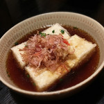 炭火焼鳥あずま - 揚げ出し豆腐（480円）
      揚げたて熱々でした。
