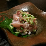 炭火焼鳥あずま - ささみ酒盗和え（680円）
      お酒に合う～
      これは日本酒が飲みたくなります。