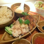 シンガポール海南鶏飯 - 蒸し / 揚げのハーフ＆ハーフです（ ’16.09）