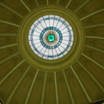 スモーブロー キッチン ナカノシマ - 天井ドームのステンドグラス