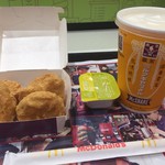 McDonald's - ミルクキャラメルシェイクとナゲット