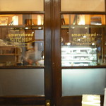 スモーブロー キッチン ナカノシマ - 建具は当時のもの